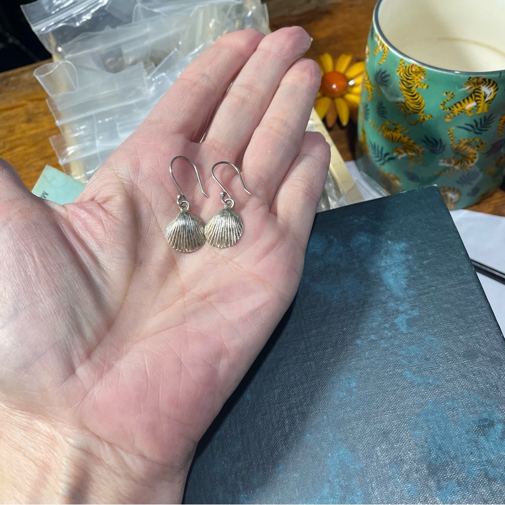Sterling silver 925 scallop seashell dangle earrings beach coastal jewelry - Picture 7 of 9